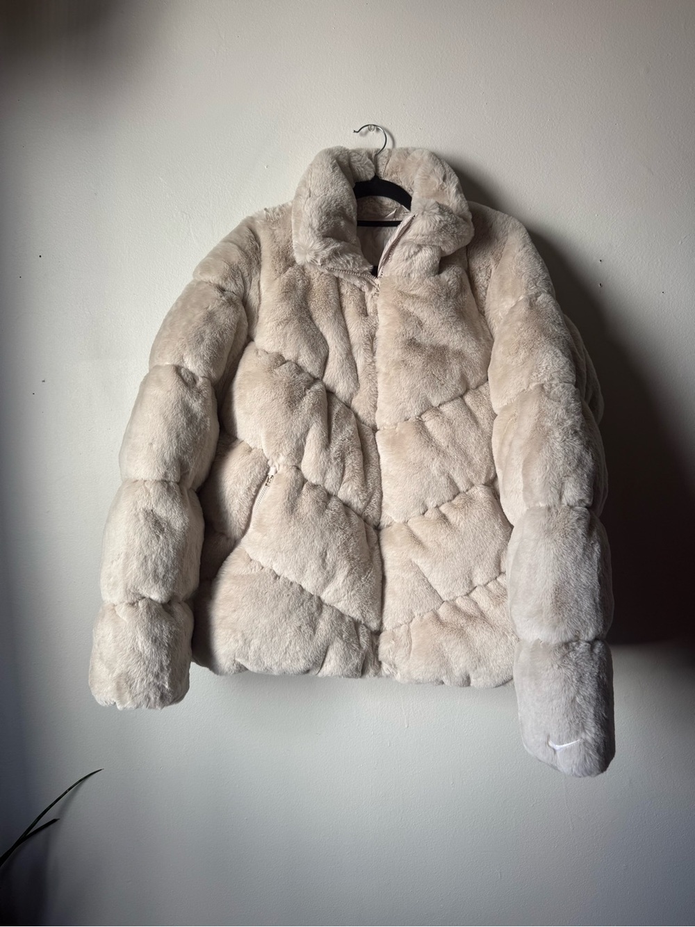 Nike Thermafit Puffer Jacket - Light Beige Faux Fur